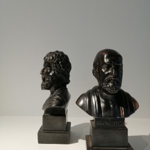 Paire de statues philosophes grec 